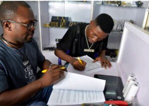 Mandilax signs @tobisneh