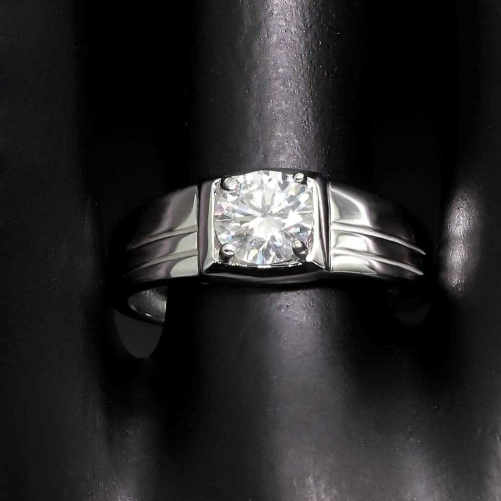 Simple Men's VVS Moissanite Diamond Ring - Image 4