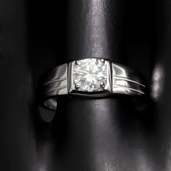 Simple Men's VVS Moissanite Diamond Ring - Image 4