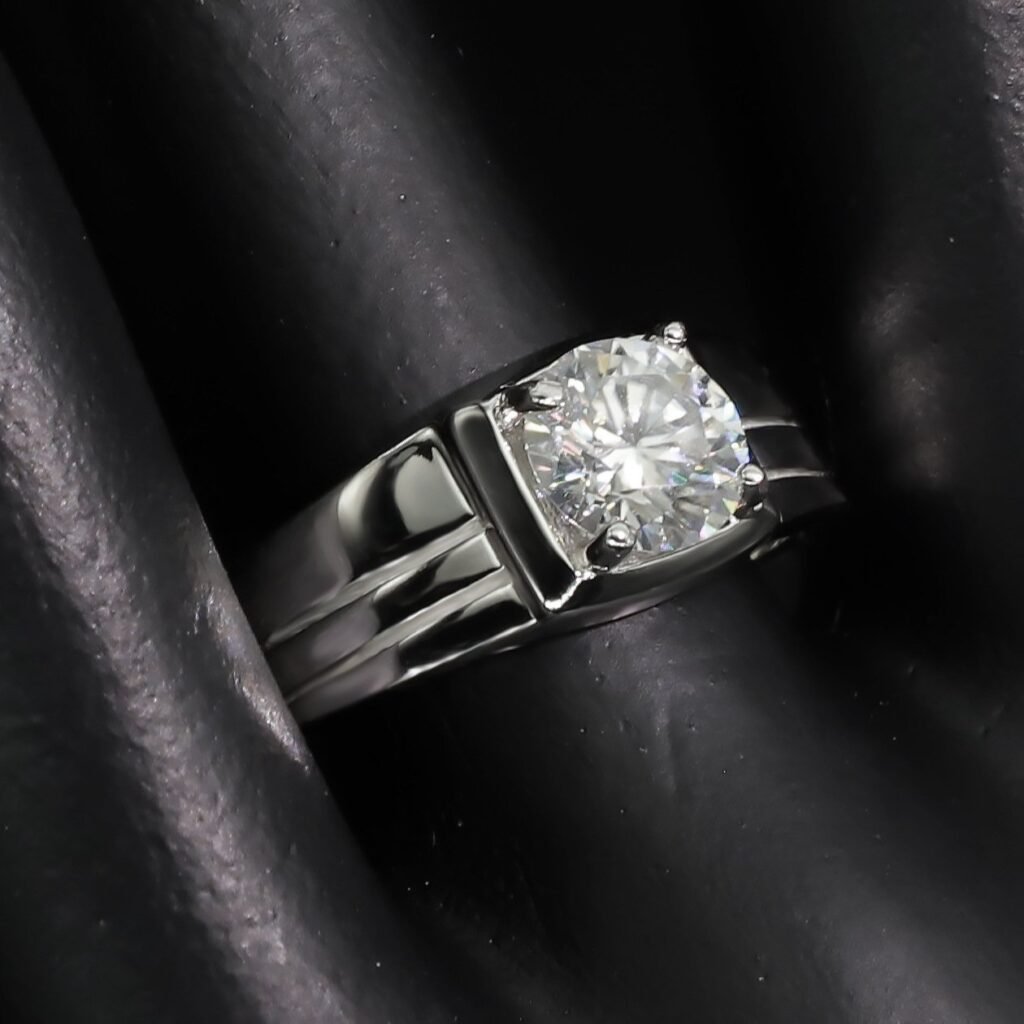 Simple Men's VVS Moissanite Diamond Ring - Image 6