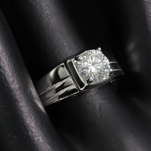 Simple Men's VVS Moissanite Diamond Ring - Image 6