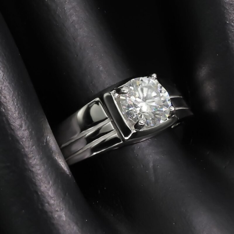 Simple Men's VVS Moissanite Diamond Ring - Image 6