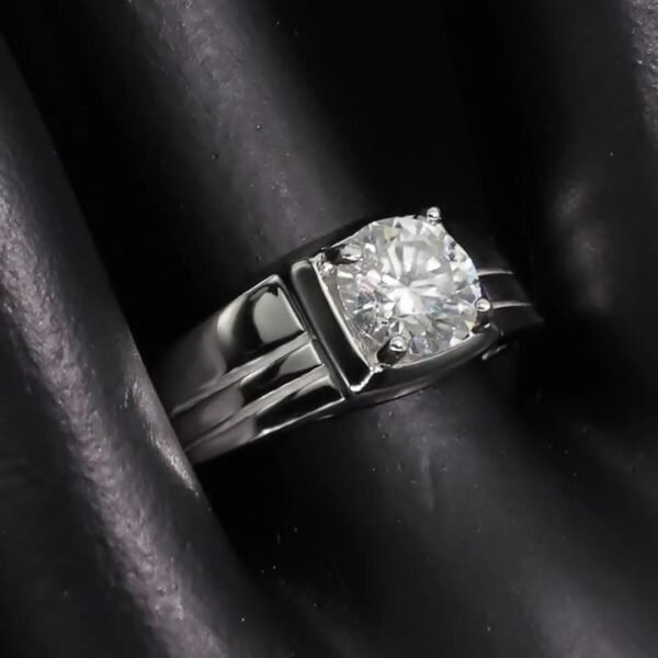 Simple Men's VVS Moissanite Diamond Ring - Image 7
