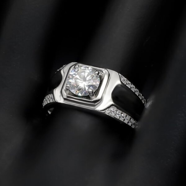 Brillium Men's VVS Moissanite Diamond Ring - Image 4