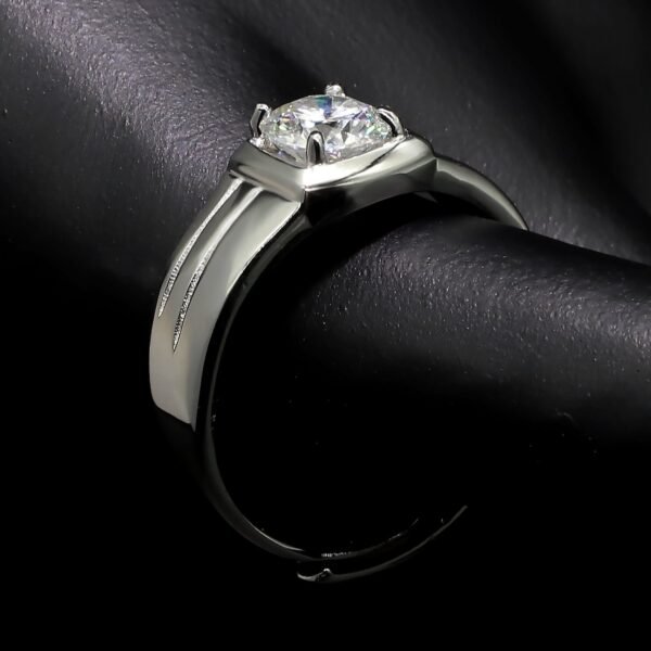 Simple Men's VVS Moissanite Diamond Ring - Image 3