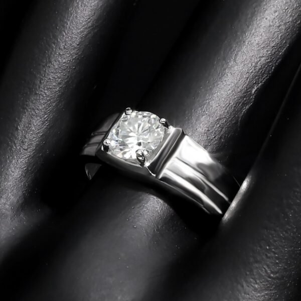 Simple Men's VVS Moissanite Diamond Ring - Image 5