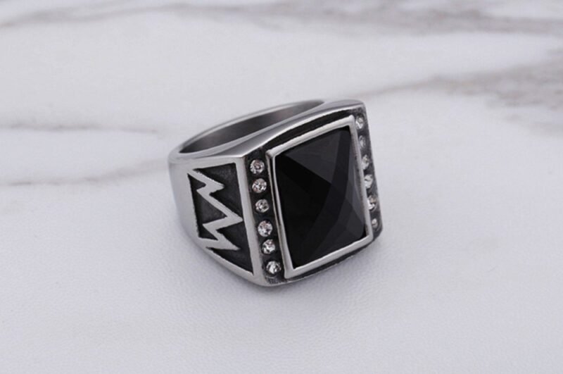 Vintage Thunder Strike Black Stone Ring - Image 5