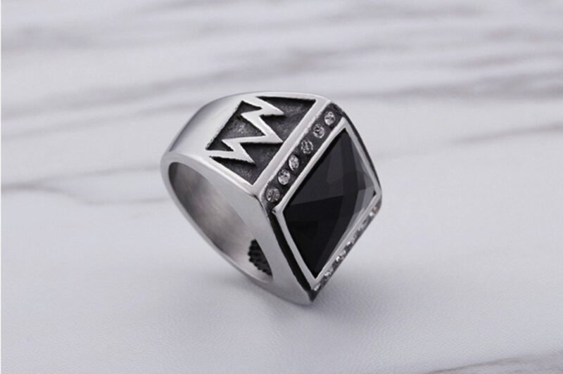 Vintage Thunder Strike Black Stone Ring - Image 7