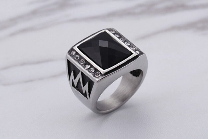 Vintage Thunder Strike Black Stone Ring - Image 3